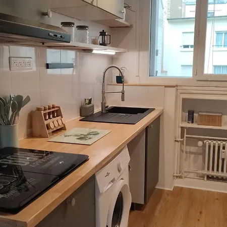 T2 Lumineux Avec Balcon, Parking - Centre-ville Apartment