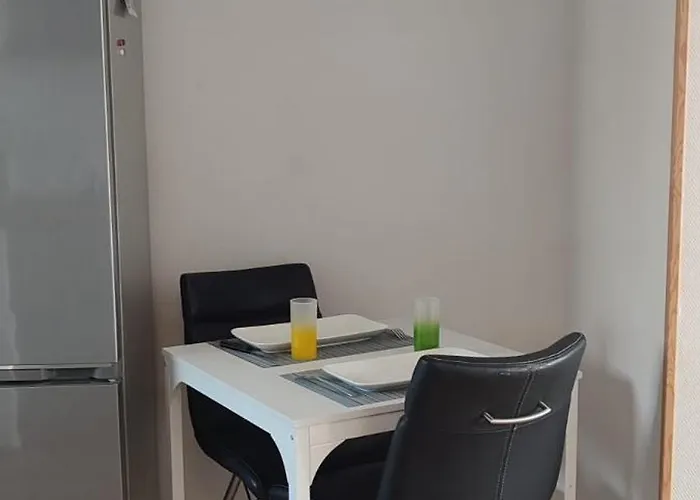 Apartment T2 Lumineux Avec Balcon, Parking - Centre-ville *